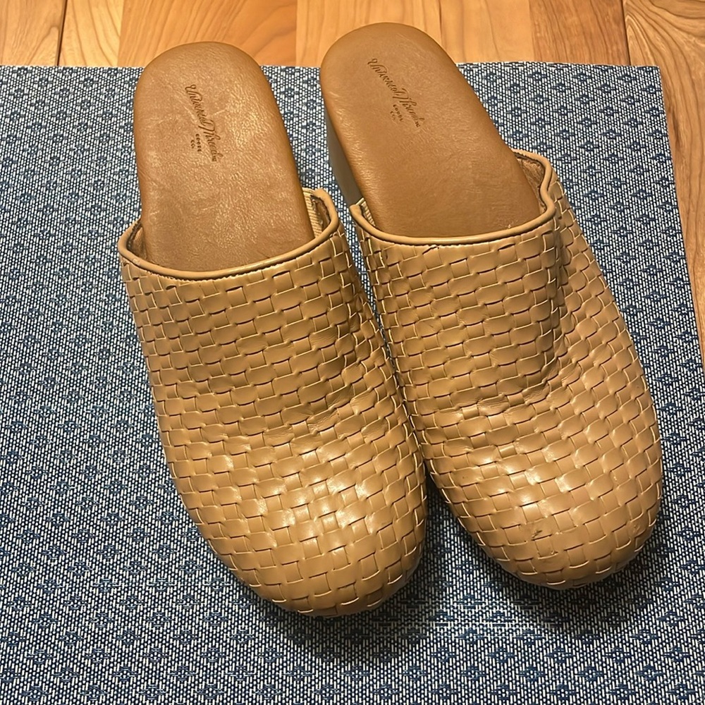 Universal Thread Magnolia clog/mule woven faux leather 
Size 9.5